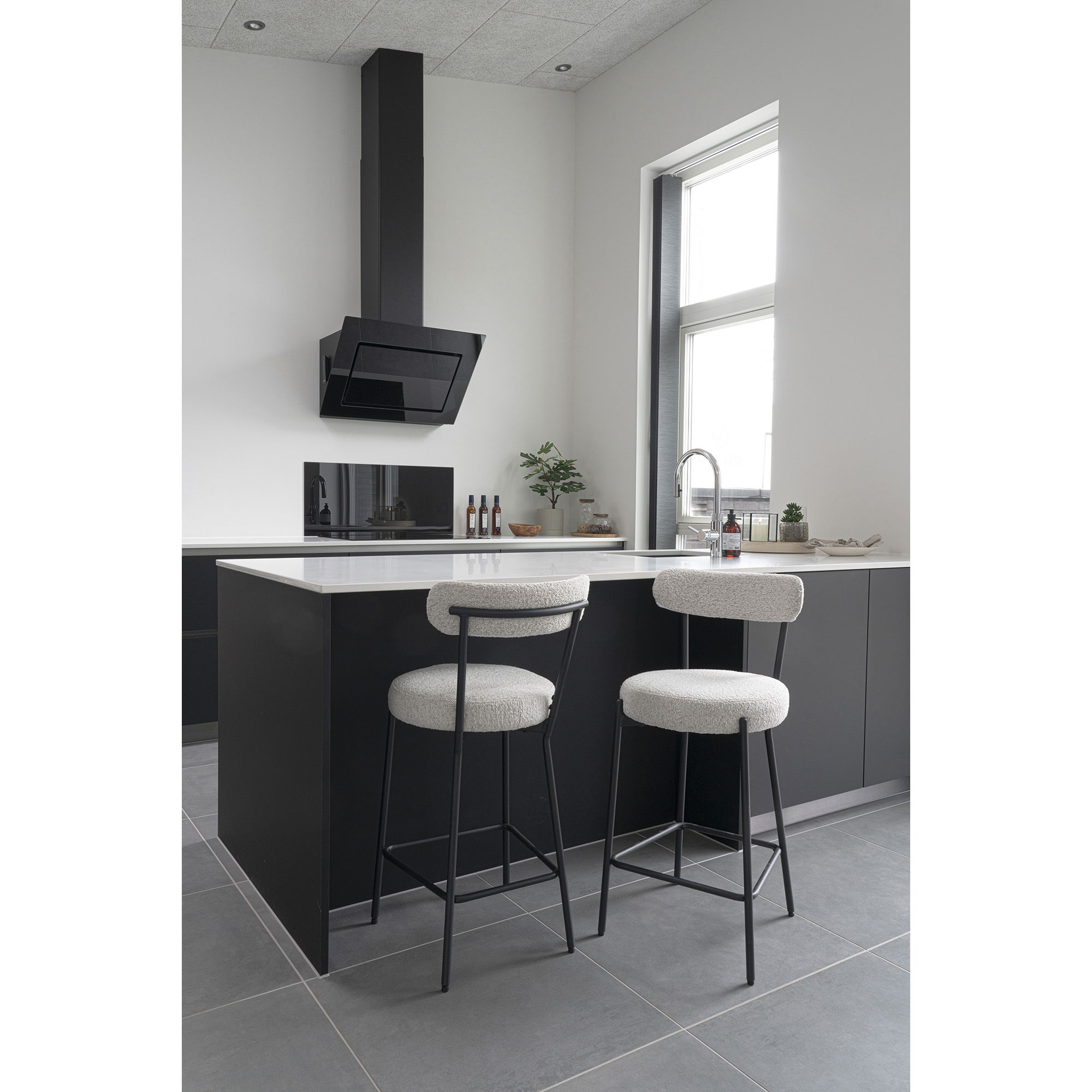 House Nordic - Badalona Counter Chair – Thekenstuhl, weißes Bouclé mit schwarzen Beinen, HN1270 – Bild 2